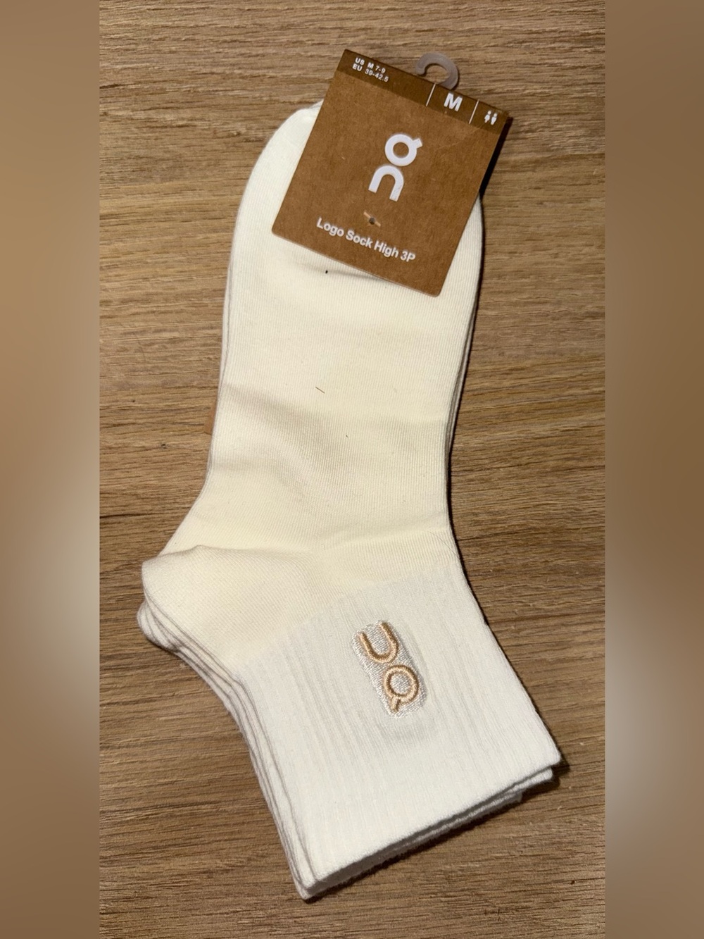 NWT ON RUNNING Logo High Crew Socks. Pack of 3. Size  Medium.